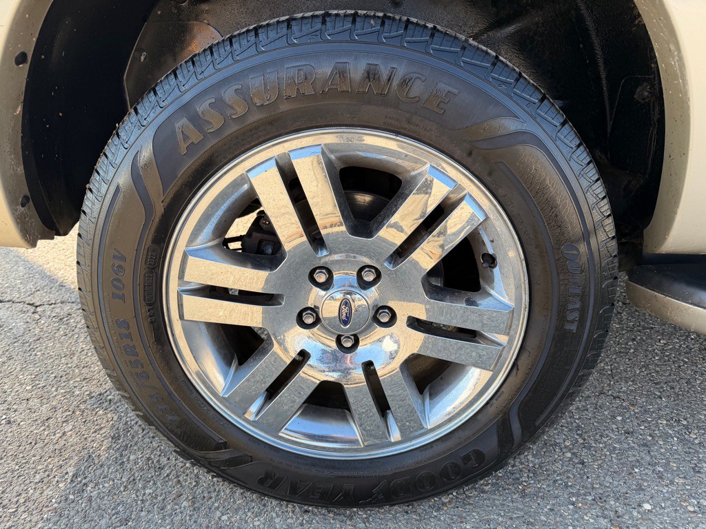 2010 Ford Explorer Image 17