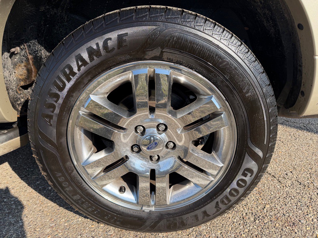 2010 Ford Explorer Image 18