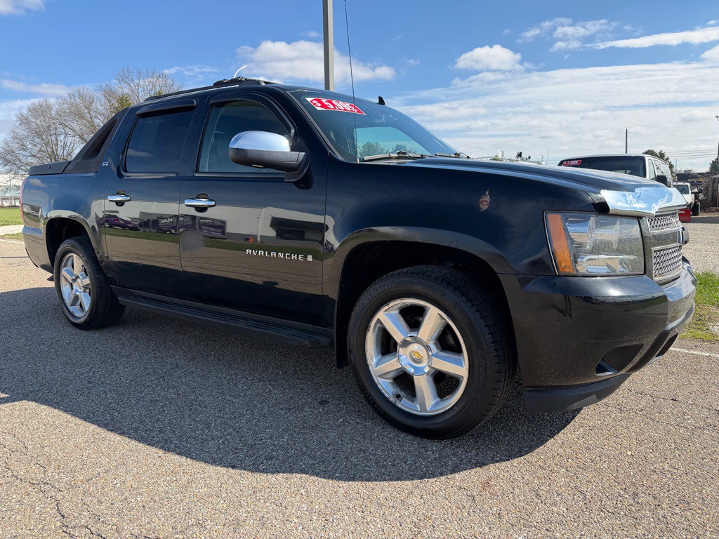 2008 Chevrolet Avalanche Image 1