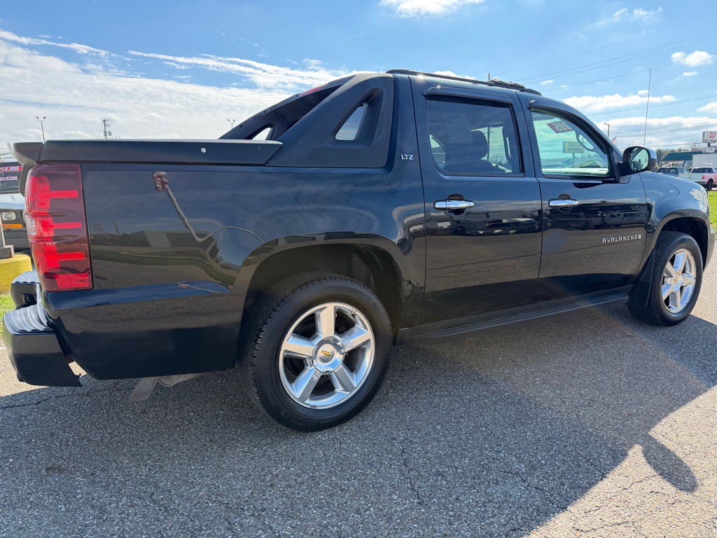 2008 Chevrolet Avalanche Image 6