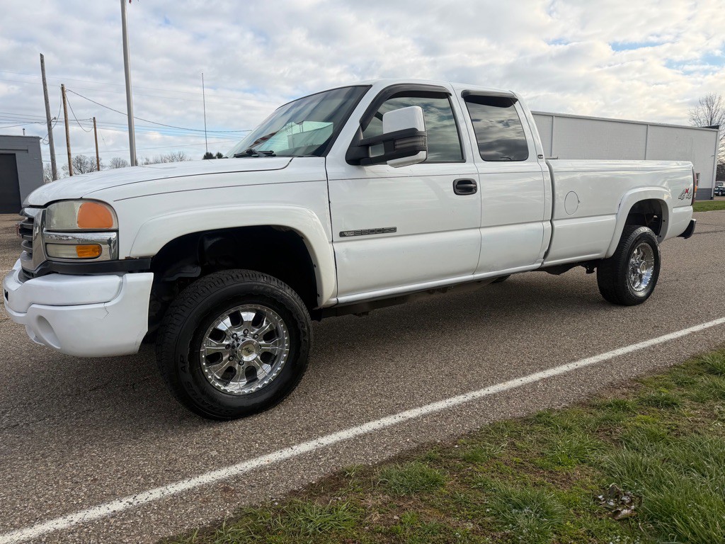 2004 GMC Sierra 2500 Image 3