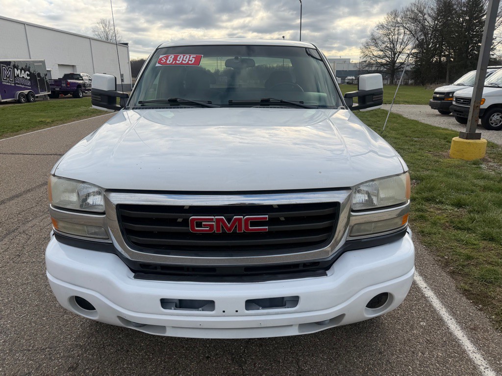 2004 GMC Sierra 2500 Image 4