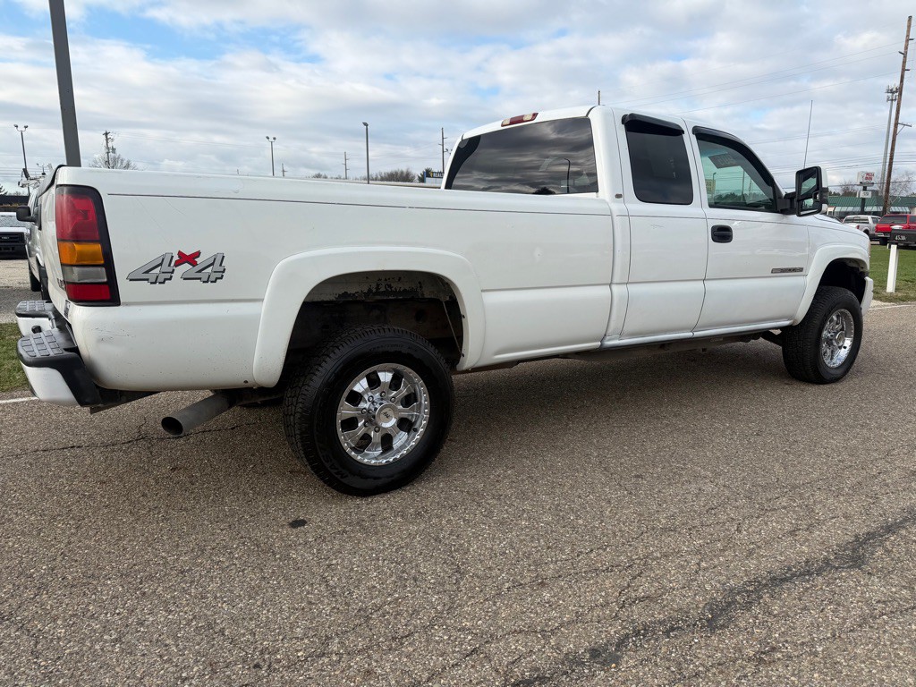 2004 GMC Sierra 2500 Image 6