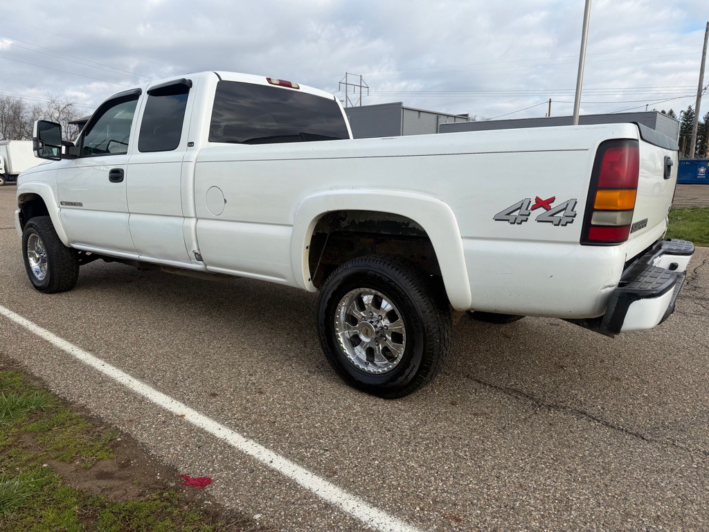 2004 GMC Sierra 2500 Image 7