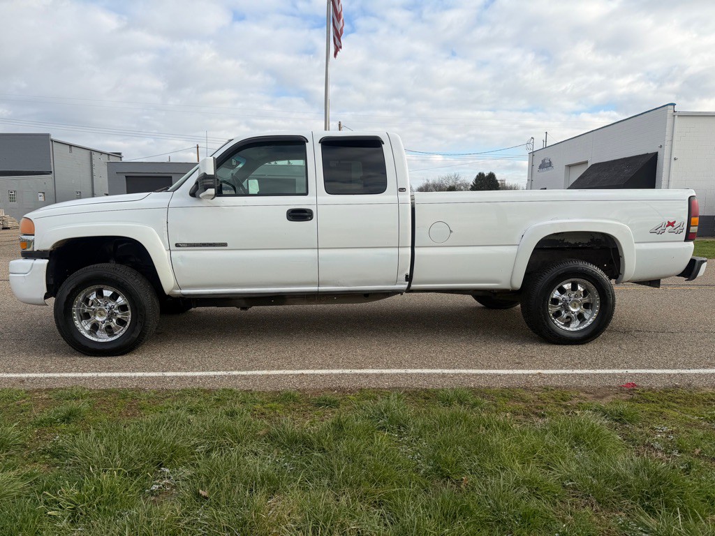 2004 GMC Sierra 2500 Image 8