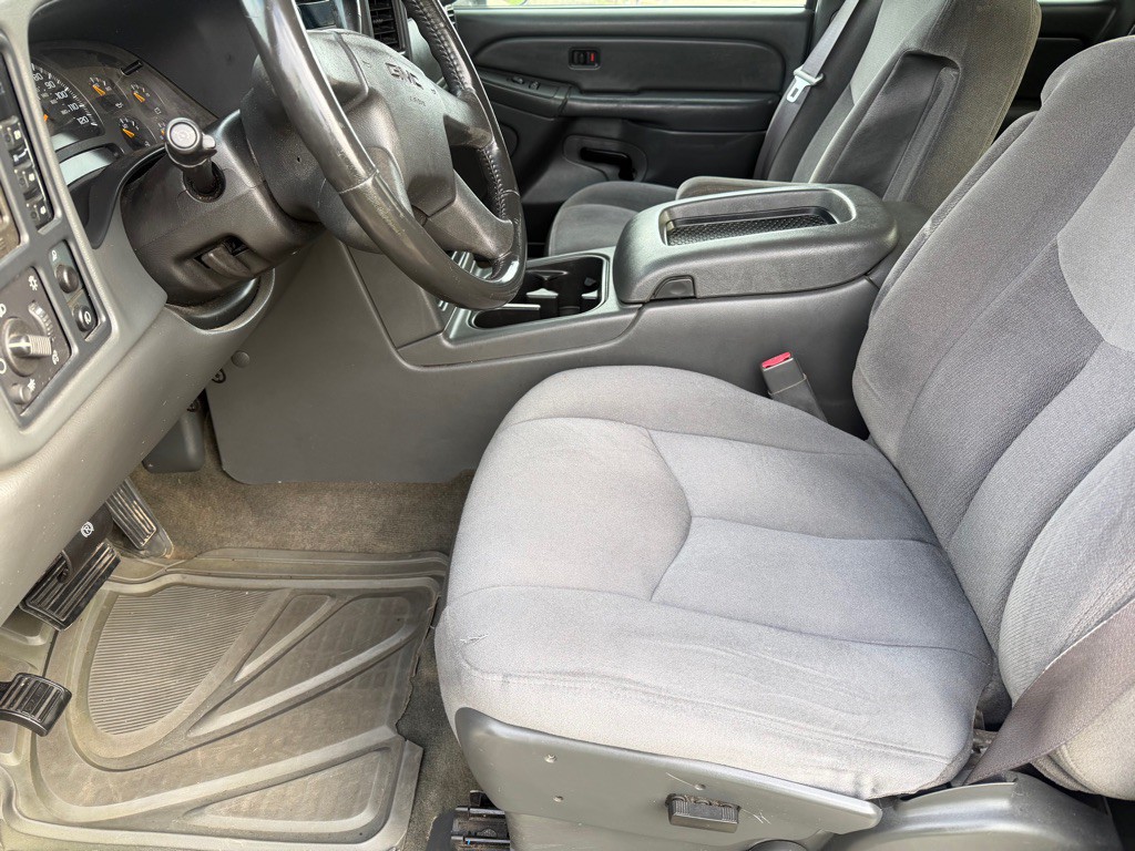 2004 GMC Sierra 2500 Image 9