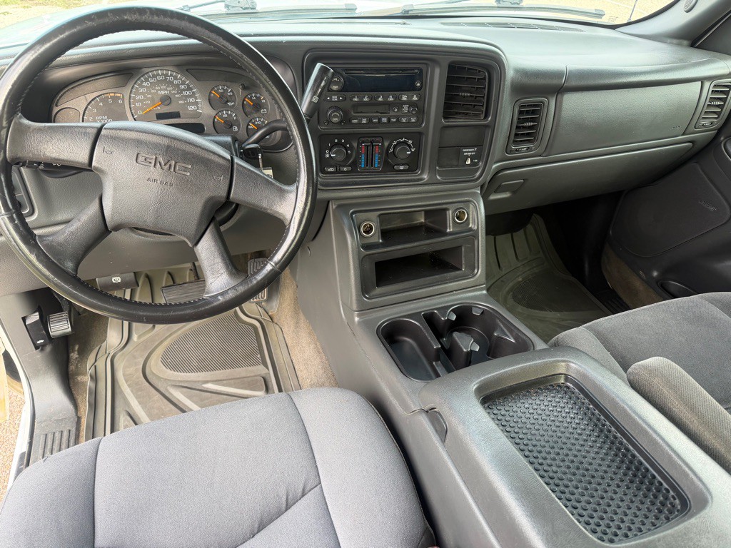 2004 GMC Sierra 2500 Image 10