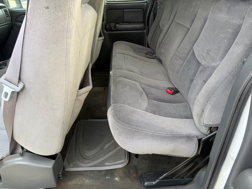 2004 GMC Sierra 2500 Image 12