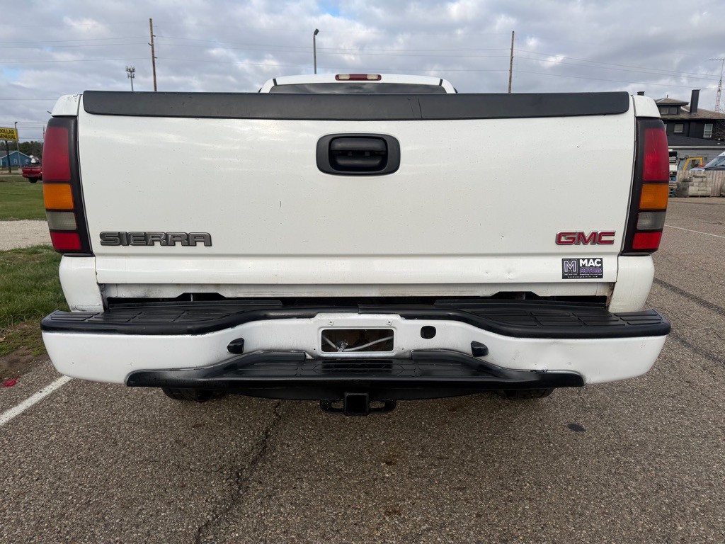 2004 GMC Sierra 2500 Image 14