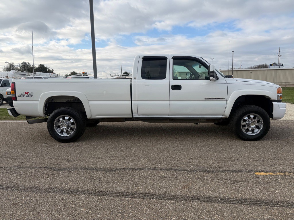 2004 GMC Sierra 2500 Image 19