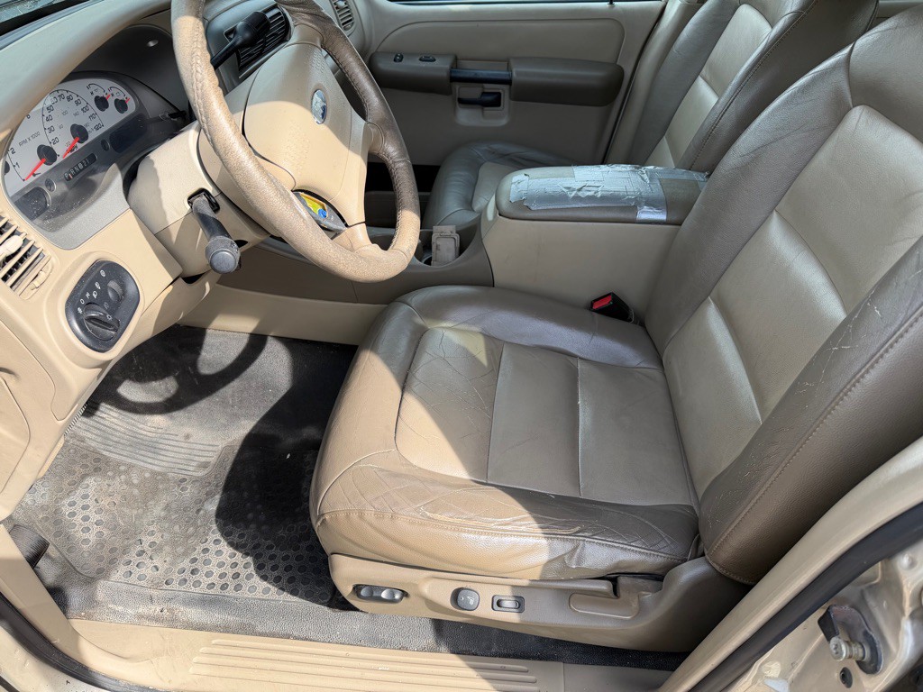 2004 Ford Explorer Image 8