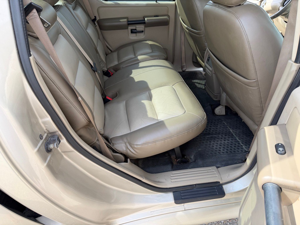 2004 Ford Explorer Image 11