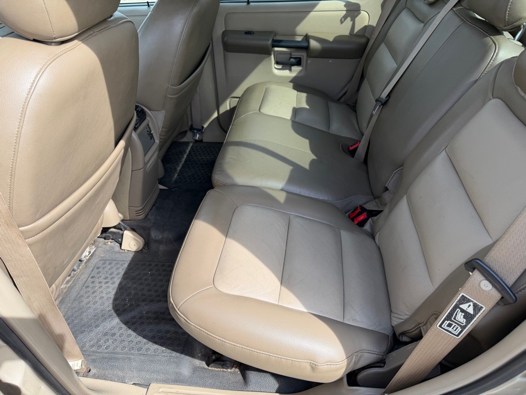 2004 Ford Explorer Image 12