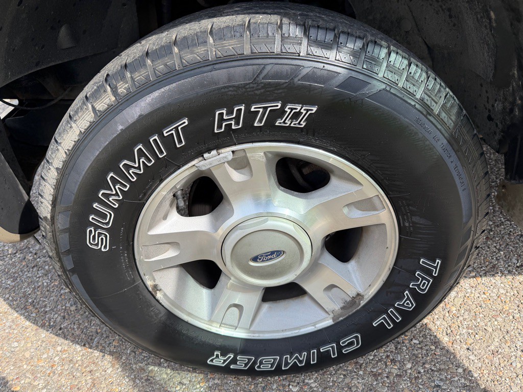 2004 Ford Explorer Image 15