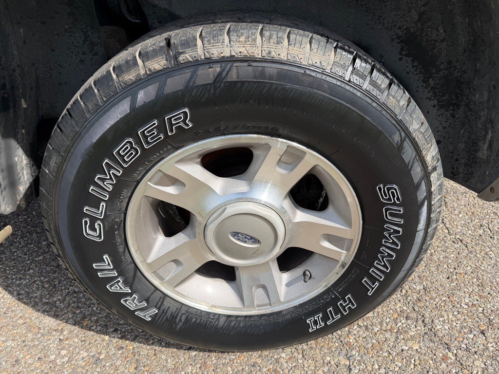 2004 Ford Explorer Image 16