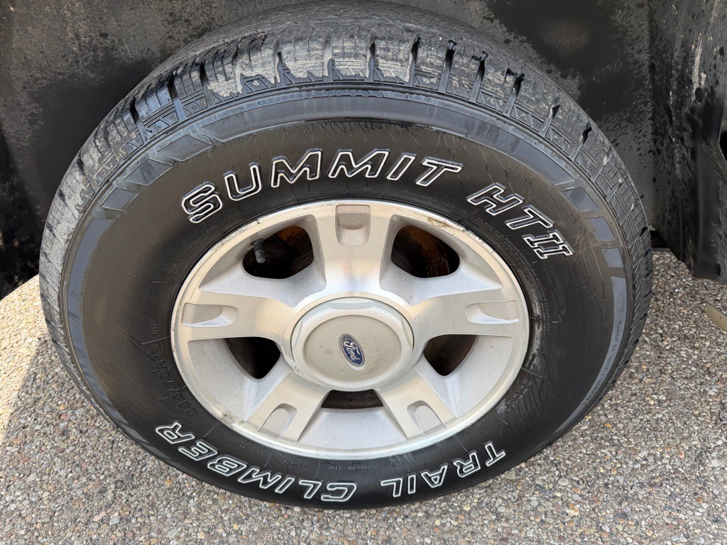 2004 Ford Explorer Image 17