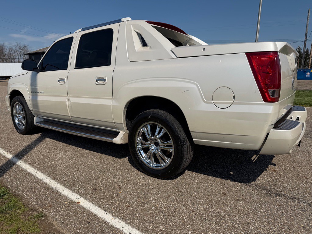 2002 Cadillac Escalade Image 7
