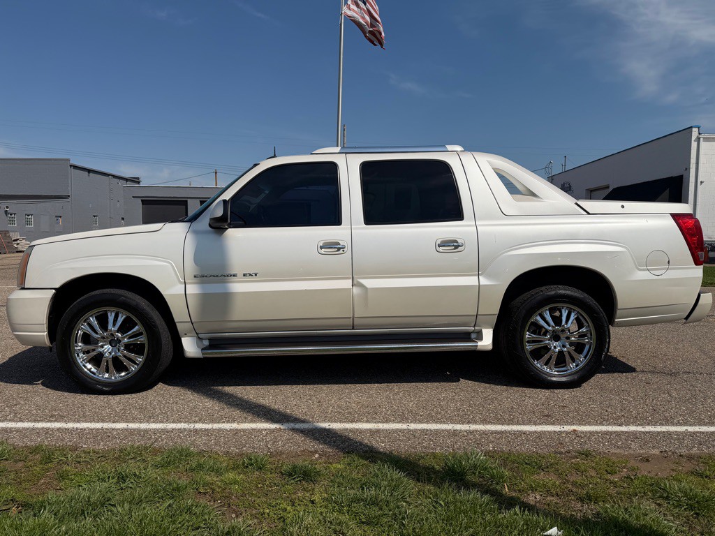 2002 Cadillac Escalade Image 8