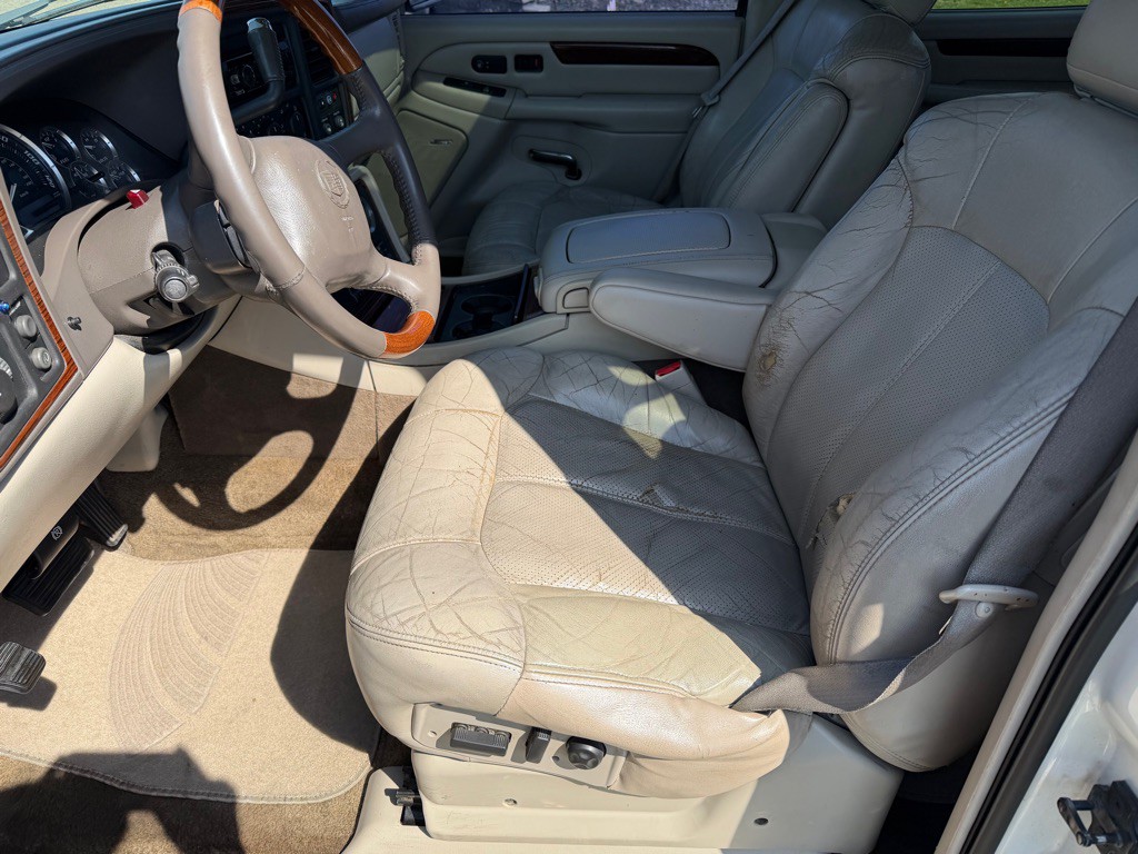 2002 Cadillac Escalade Image 9