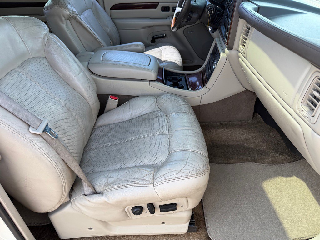 2002 Cadillac Escalade Image 11