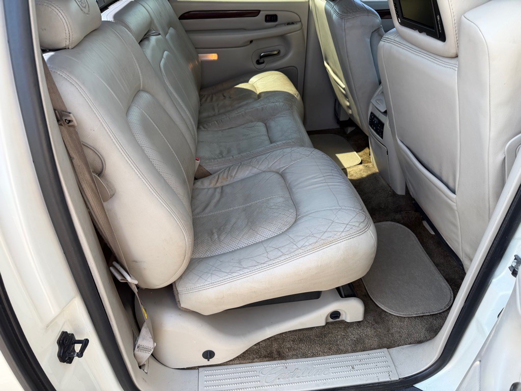 2002 Cadillac Escalade Image 13