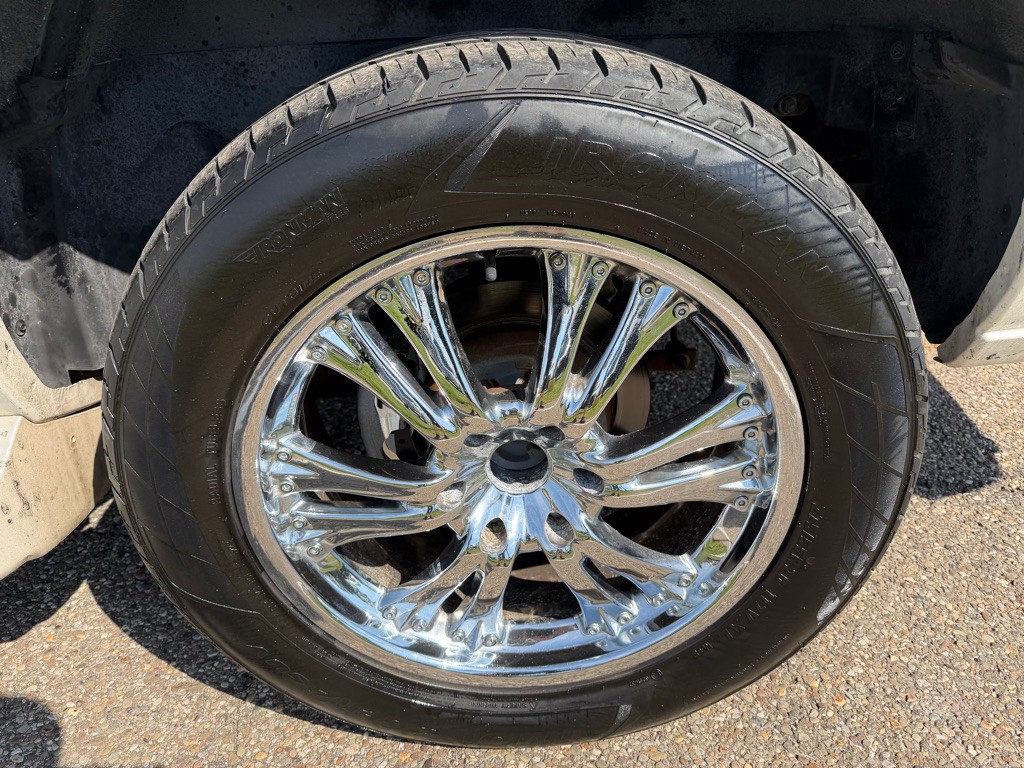 2002 Cadillac Escalade Image 17