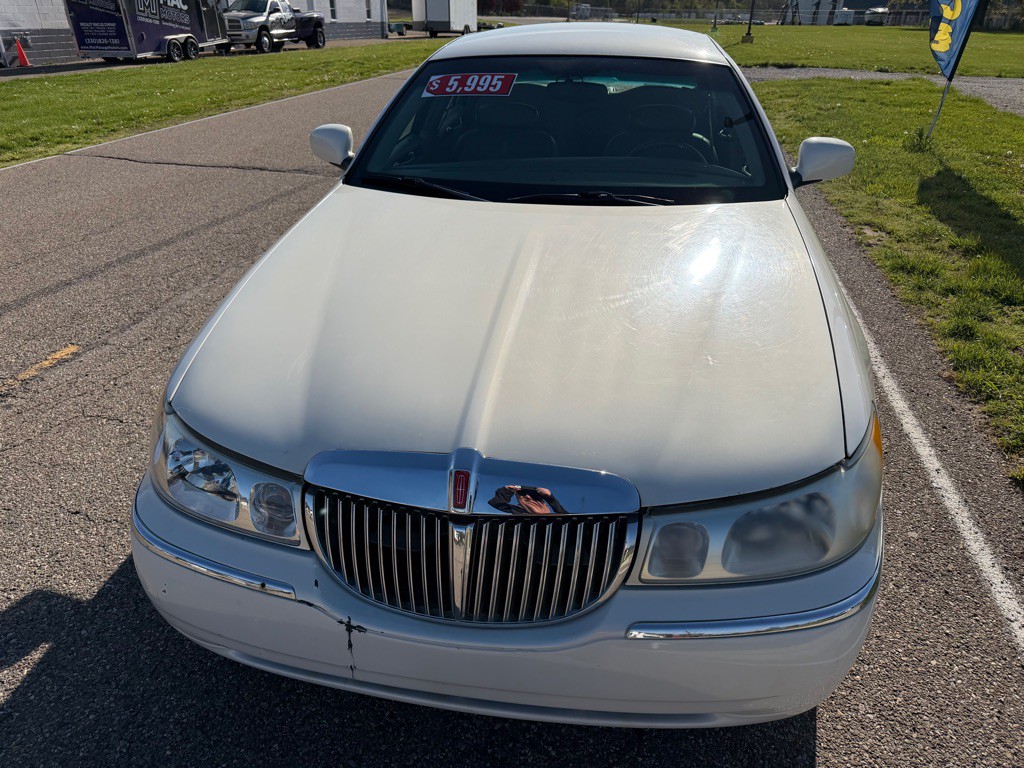 2001 Lincoln Town Car Image 4