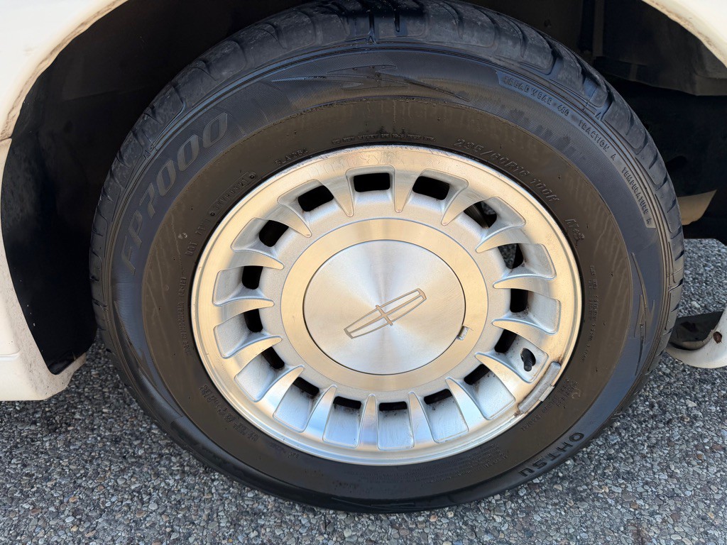 2001 Lincoln Town Car Image 15