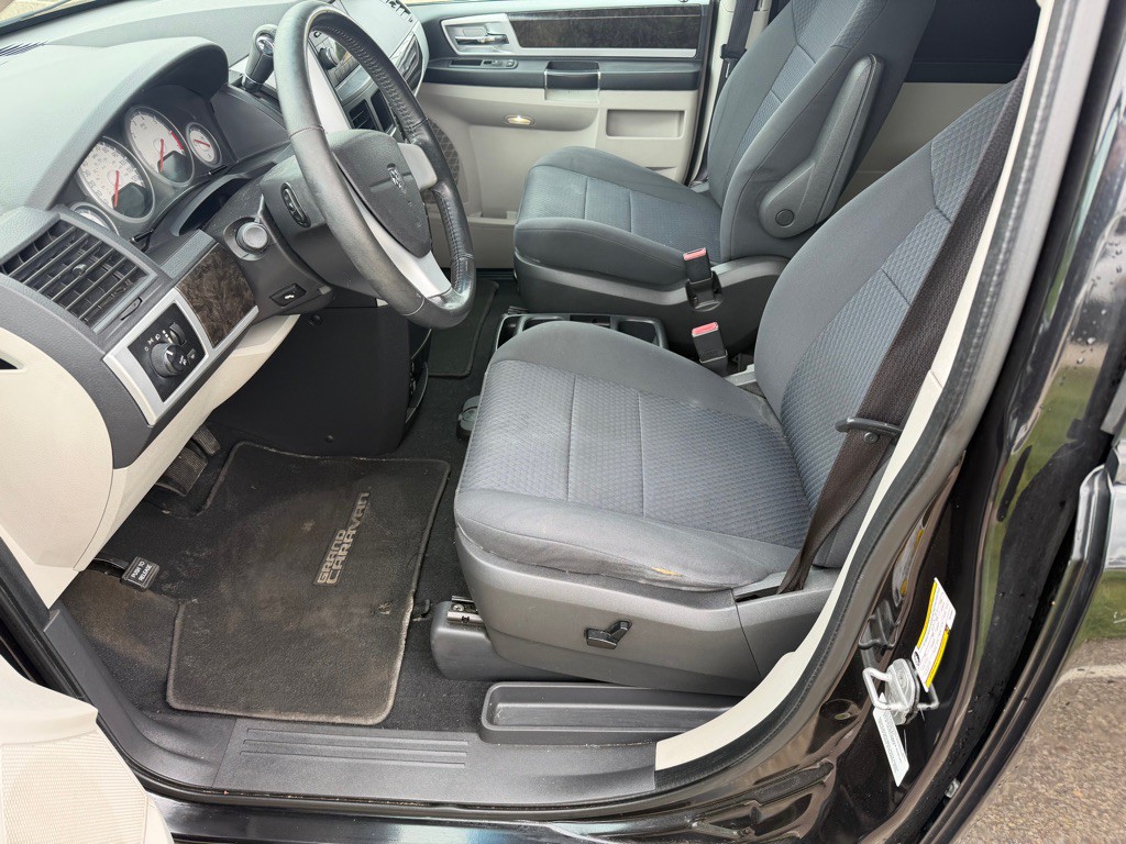 2010 Dodge Grand Caravan Image 9