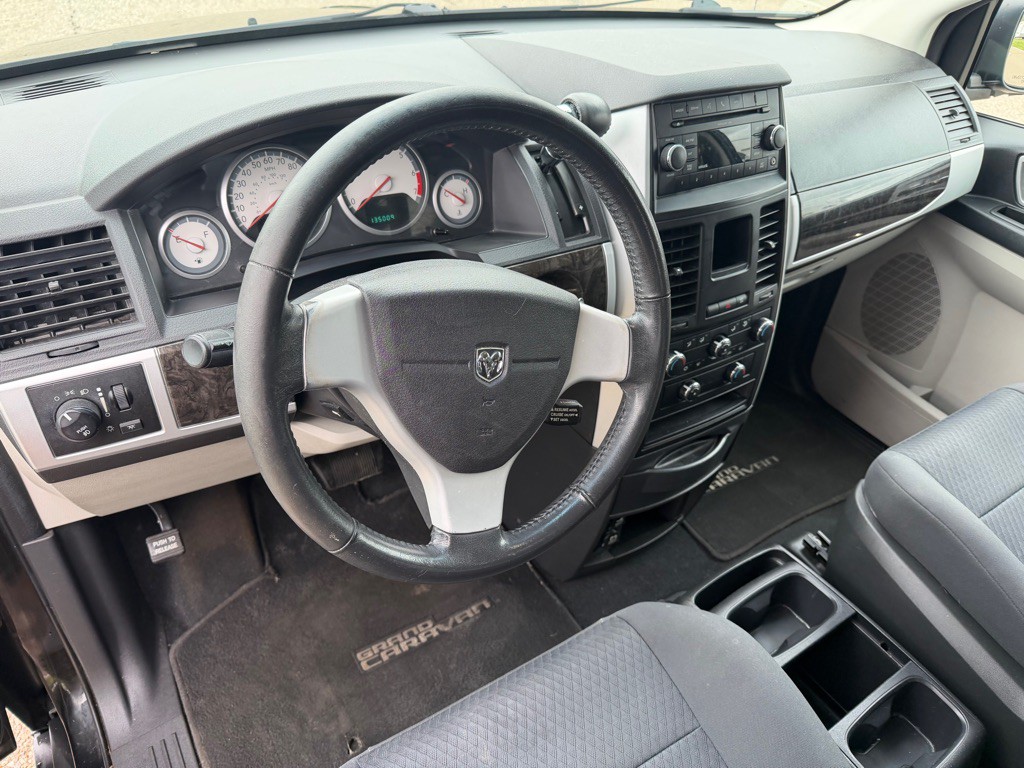 2010 Dodge Grand Caravan Image 10