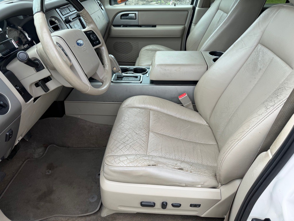 2011 Ford Expedition Image 9