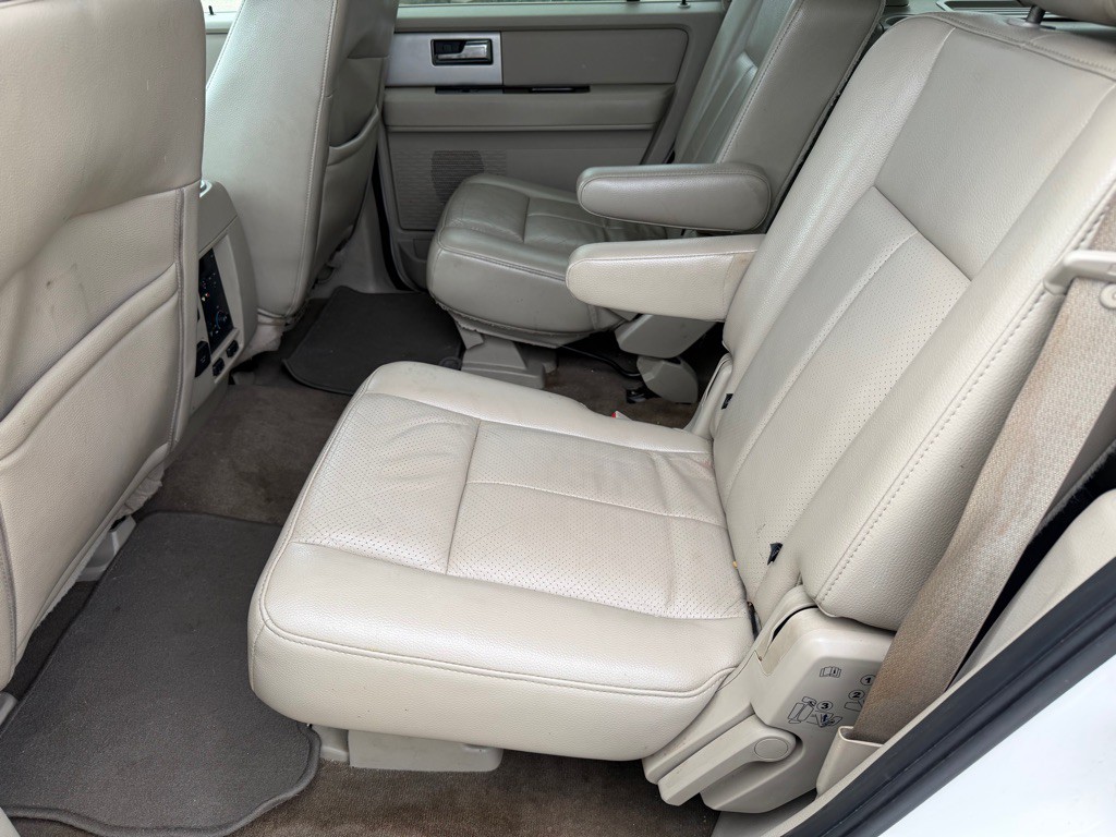2011 Ford Expedition Image 12