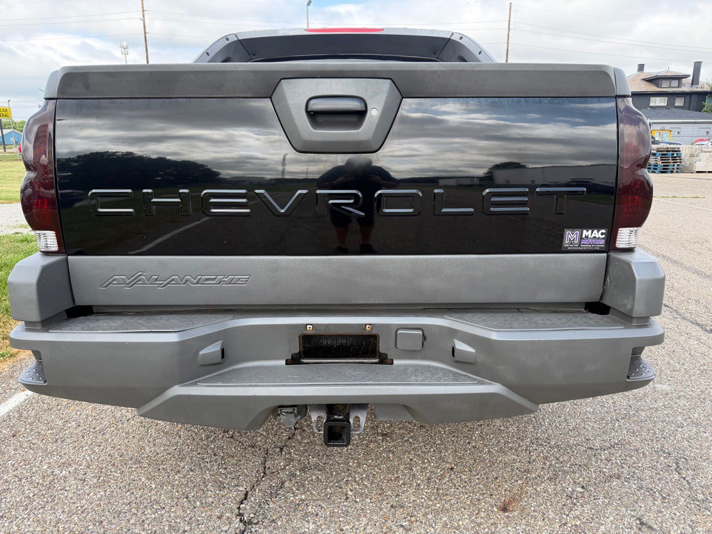 2002 Chevrolet Avalanche Image 14