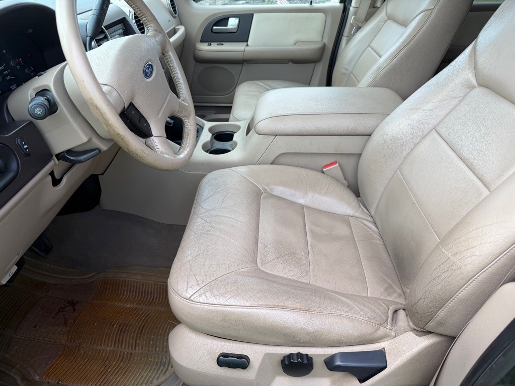 2003 Ford Expedition Image 9