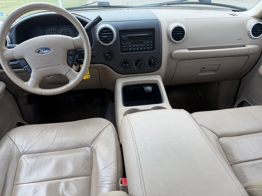 2003 Ford Expedition Image 10