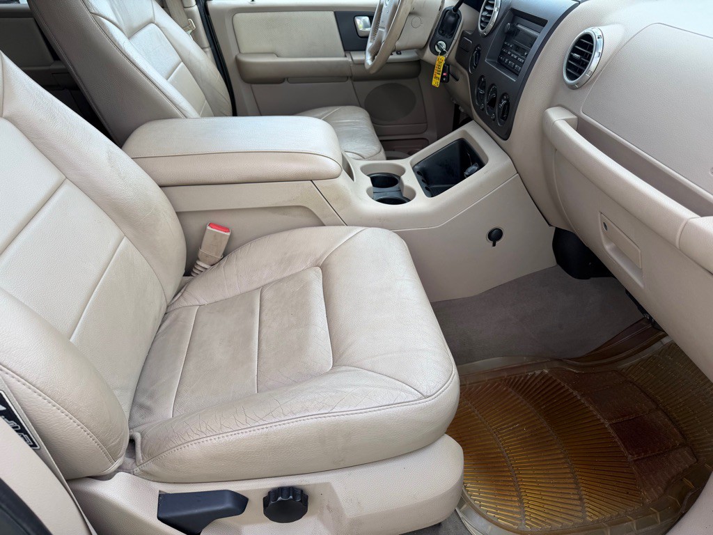 2003 Ford Expedition Image 11