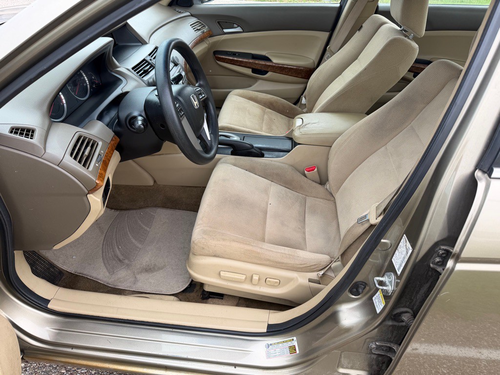 2010 Honda Accord Image 9