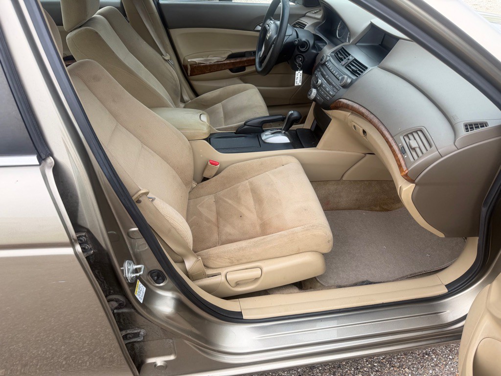 2010 Honda Accord Image 11