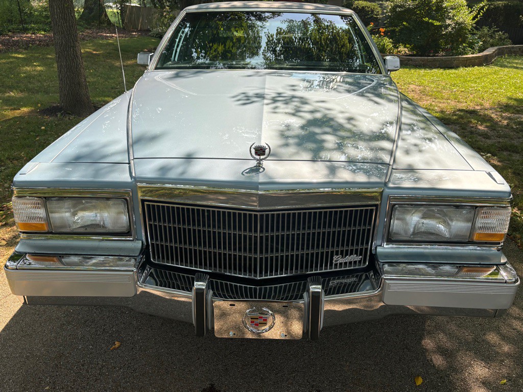 1992 Cadillac Brougham Image 4