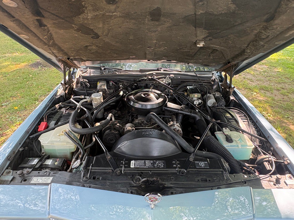 1992 Cadillac Brougham Image 5