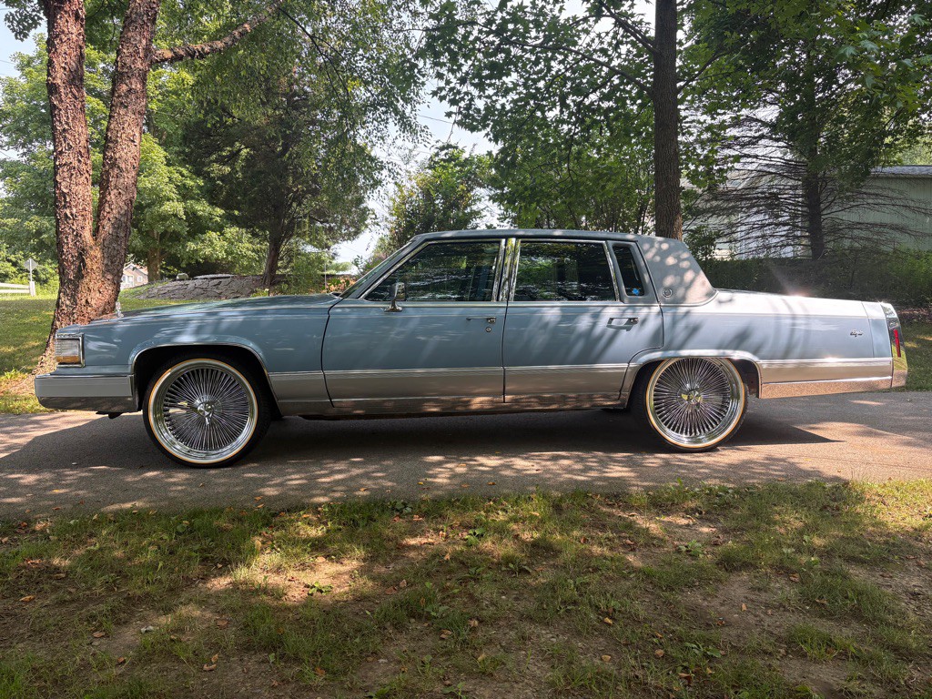 1992 Cadillac Brougham Image 8