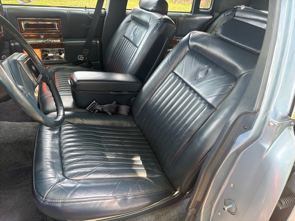 1992 Cadillac Brougham Image 9