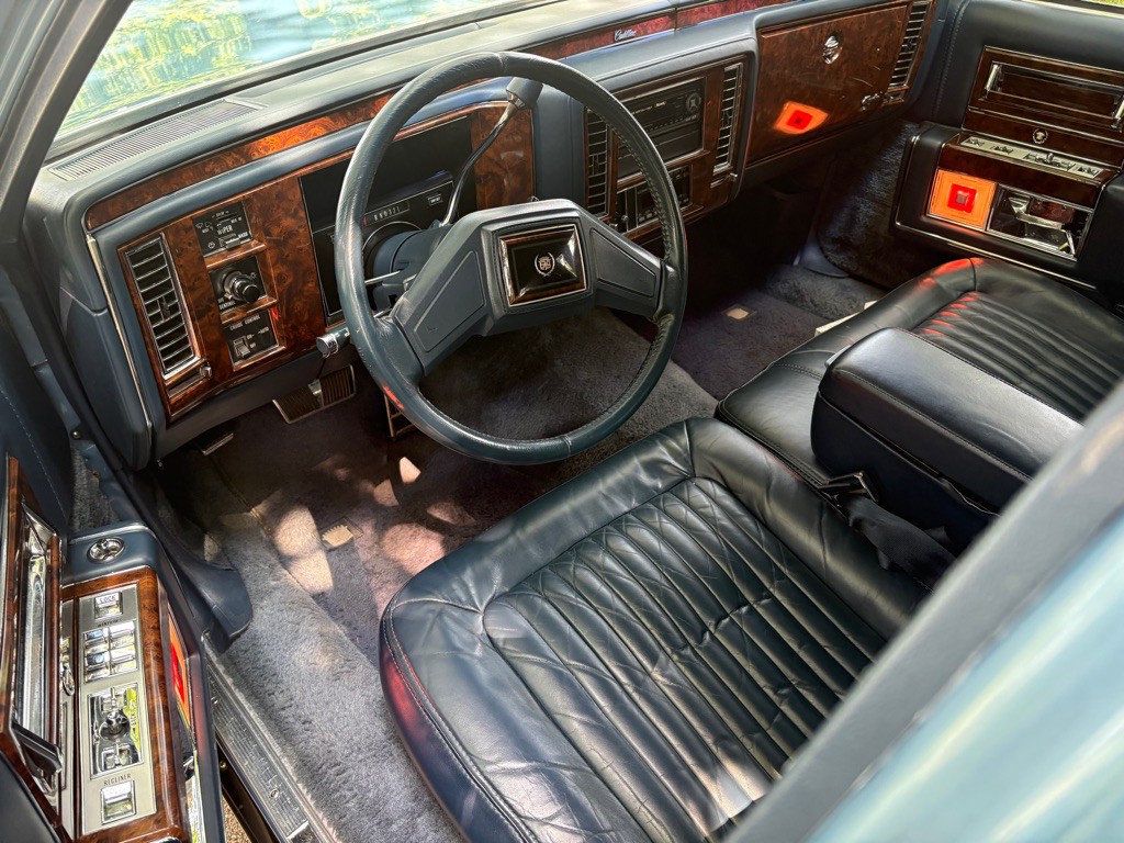 1992 Cadillac Brougham Image 10