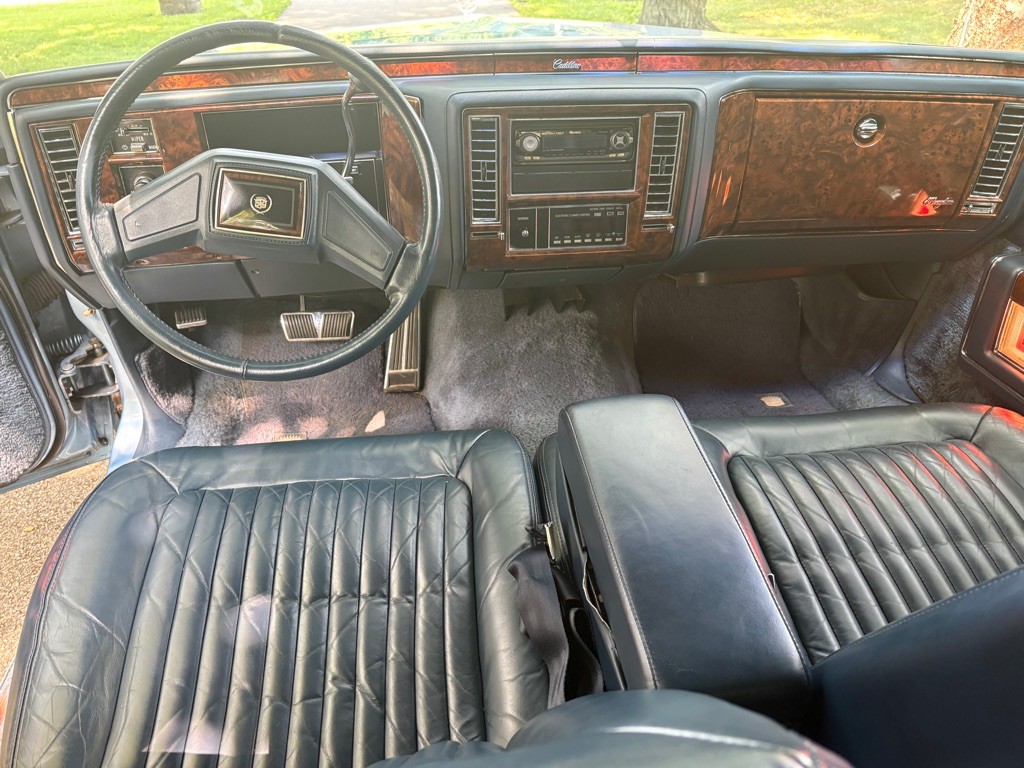 1992 Cadillac Brougham Image 11
