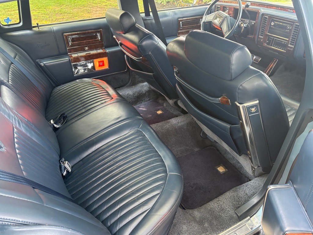 1992 Cadillac Brougham Image 14