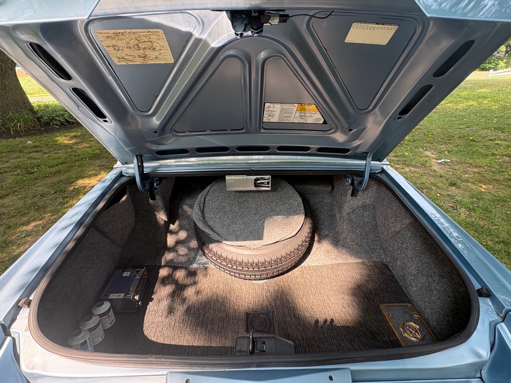 1992 Cadillac Brougham Image 15