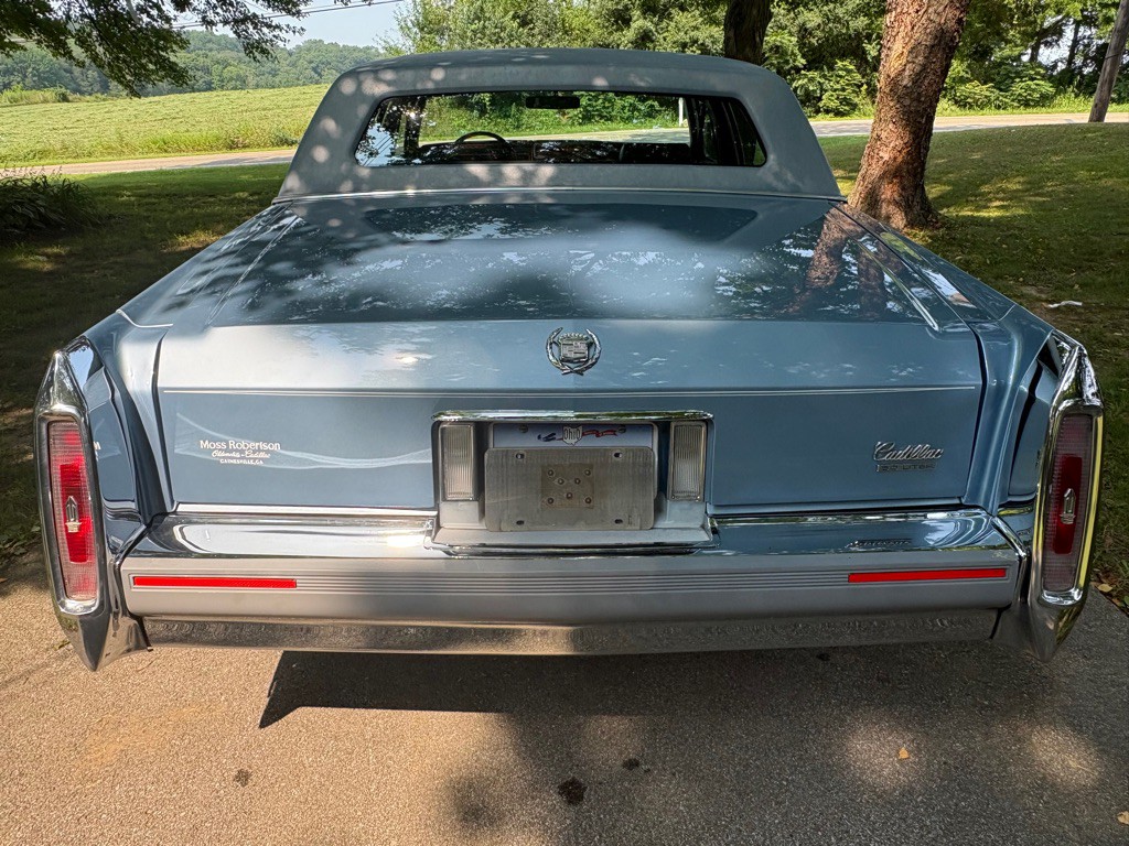 1992 Cadillac Brougham Image 28