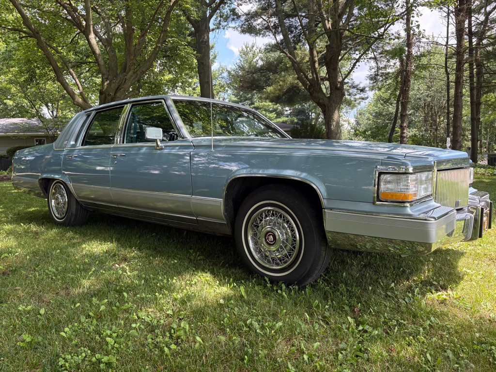 1992 Cadillac Brougham Image 29
