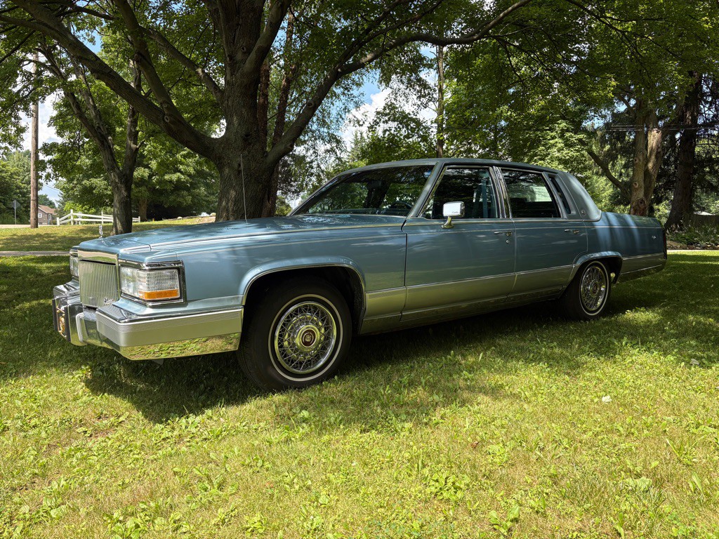 1992 Cadillac Brougham Image 30