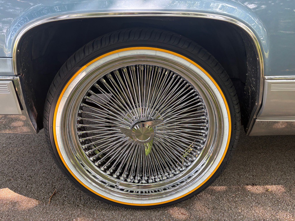 1992 Cadillac Brougham Image 31